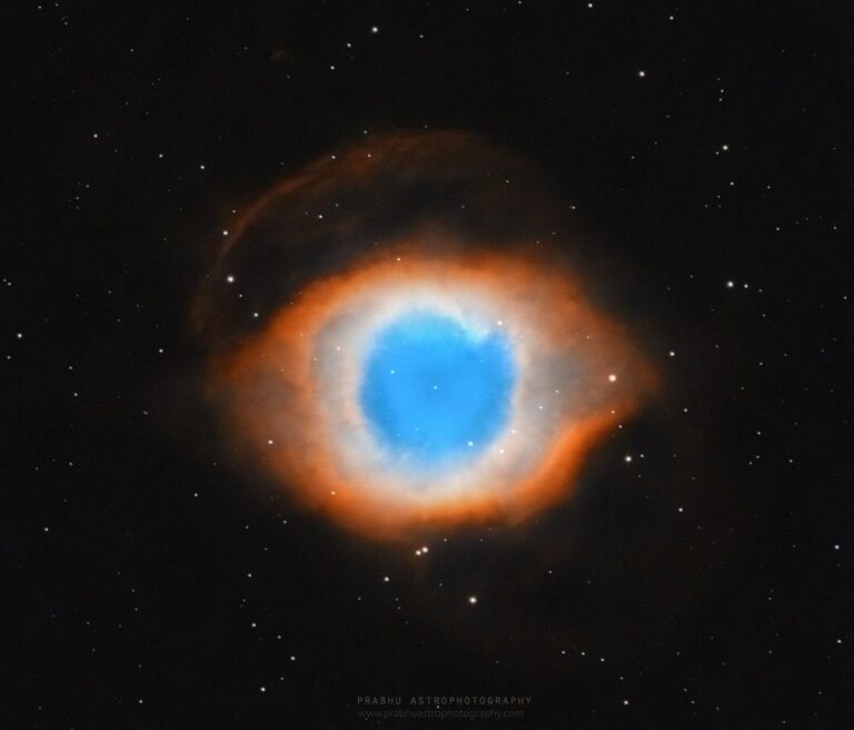 Helix nebula in HOO palette, showing emissions from Hydrogen and Oxygen gas.